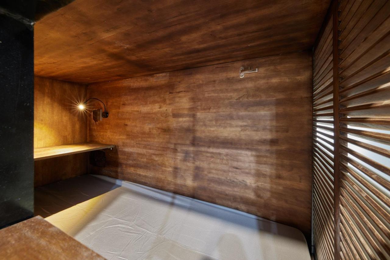 The Garden Capsule Hotel Дананг Екстериор снимка